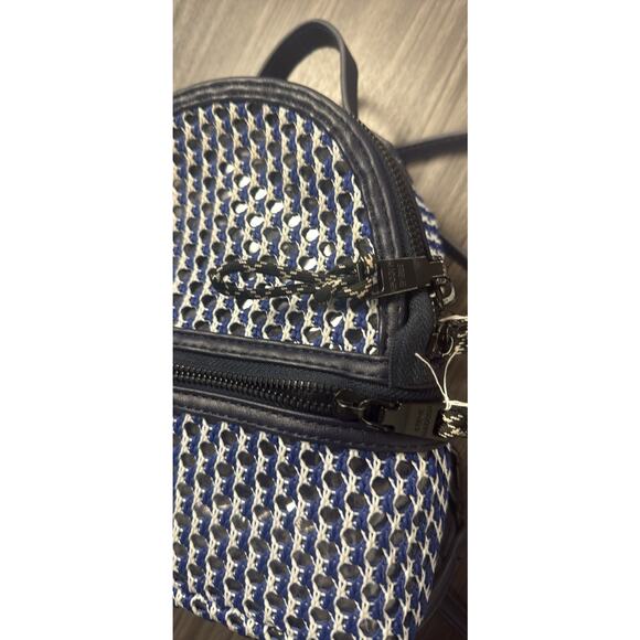 Steve Madden Murray Mesh Convertible Backpack Navy BMURRAY - Picture 4 of 8